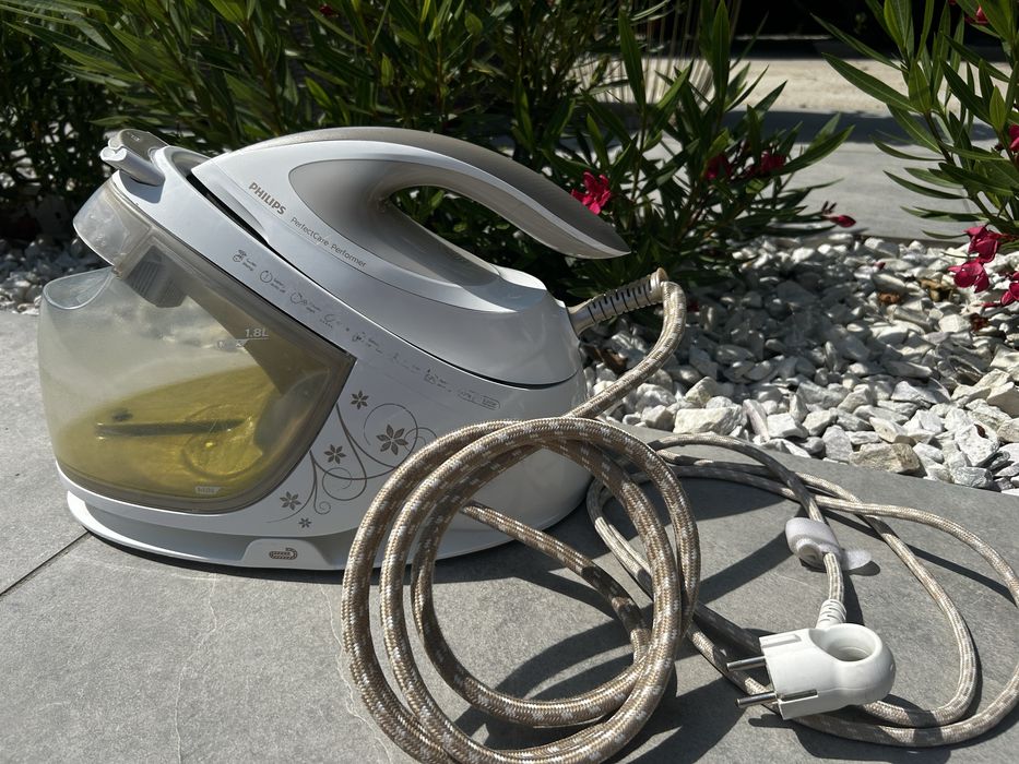 Philips PerfectCare Performer GC8735