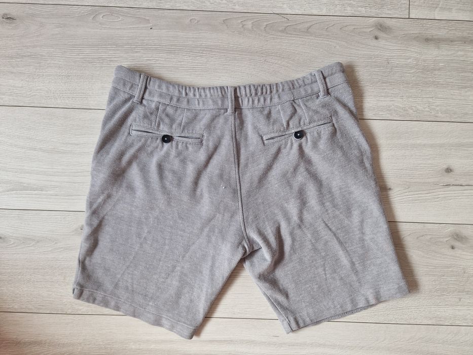Szare krótkie spodenki szorty SU r L