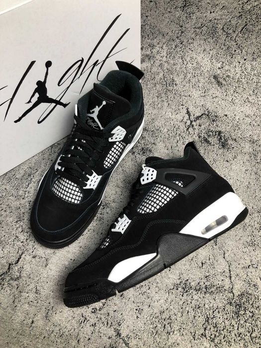 AJ4_Retro_White_Thunder 39