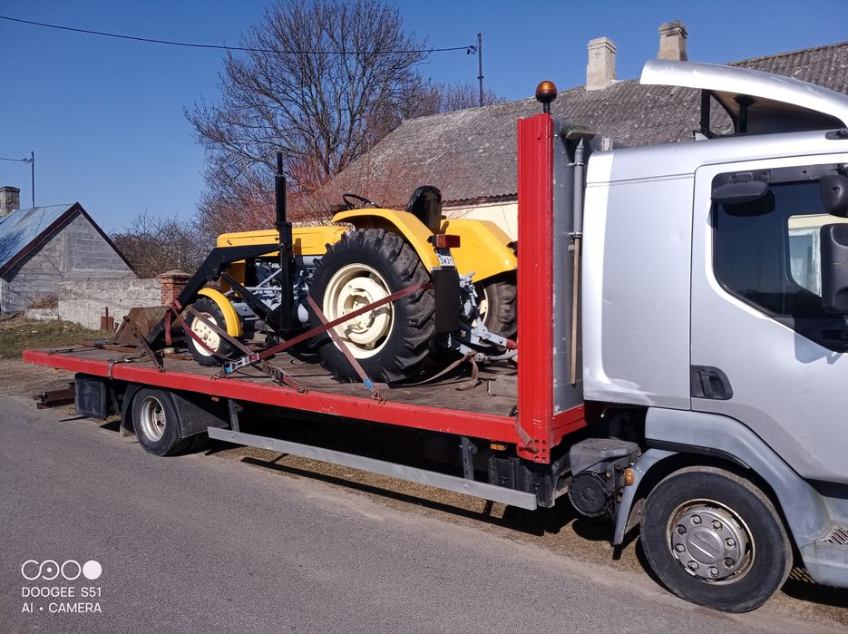Auto laweta transport samochodowy