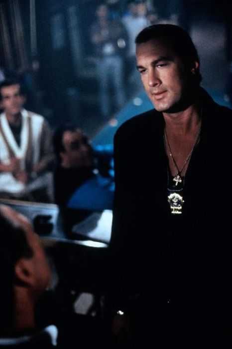 À PROCURA DE VINGANÇA (Steven Seagal) Realização de John Flynn