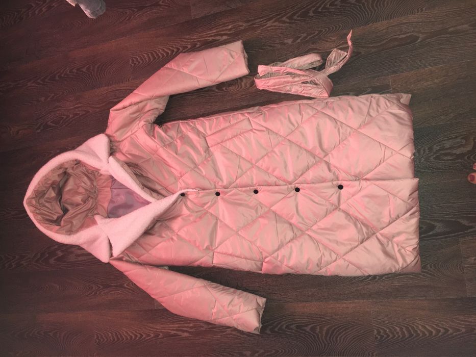 Продам практически новую зимнюю куртку.