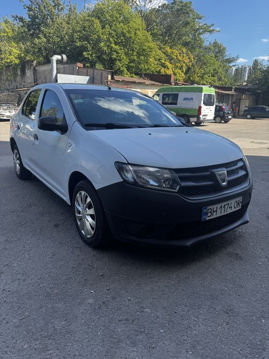 Dacia Logan 2016 год 1.6 Газ-бензин Оформление !