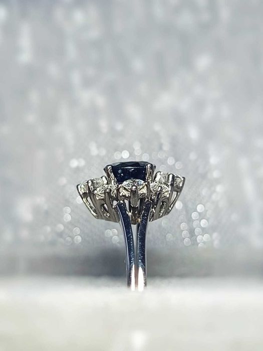 Złoty pierścionek z szafirem i diamentami (2176)