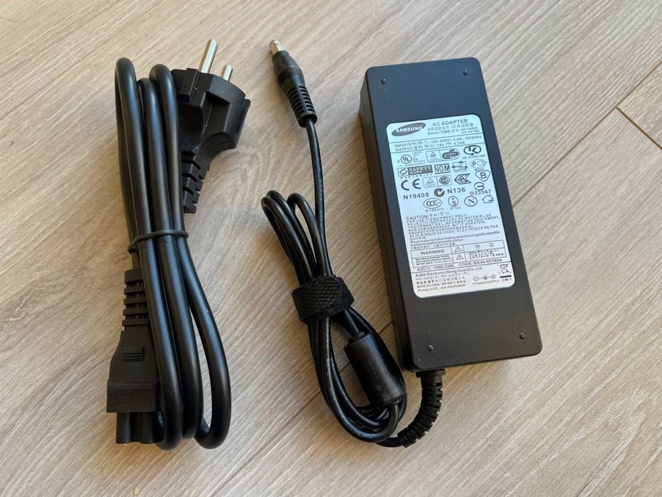 Зарядне Блок живлення Samsung RC710 19V 4.74A 90W 5.0х3.0 мм адаптер