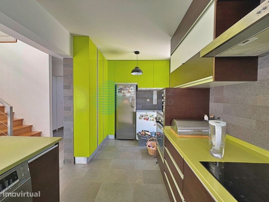 Moradia V3+1 em Torres Vedras, EXELENTE estado de conservação e aca...