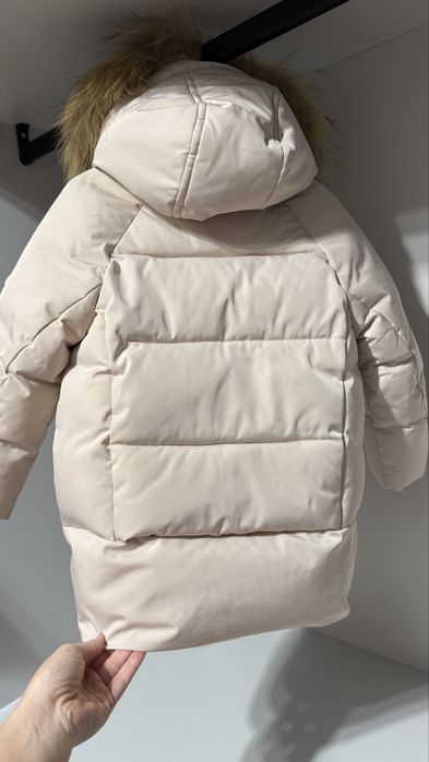 Якісна зимова куртка на дівчинку з натуральним хутром, на 3-4 роки.