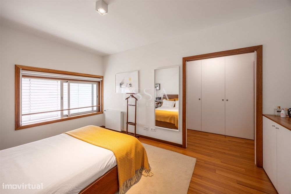 Apartamento T4+1 em Serralves com garagem