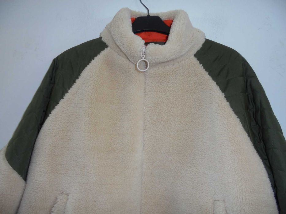 Blusão de senhora da marca PULL&BEAR