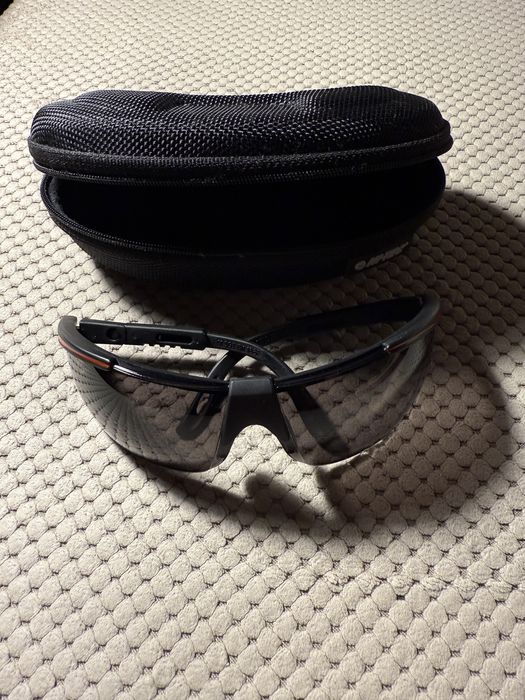 Sportowe okulary przeciwsłoneczne + etui Hi-Tec
