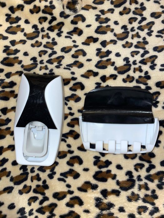 Suporte para pasta de dentes e escovas de dentes