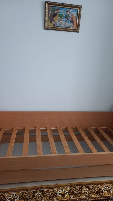 Продаётся кровать в очень хорошом состоянии с ортопедическим матрасом.