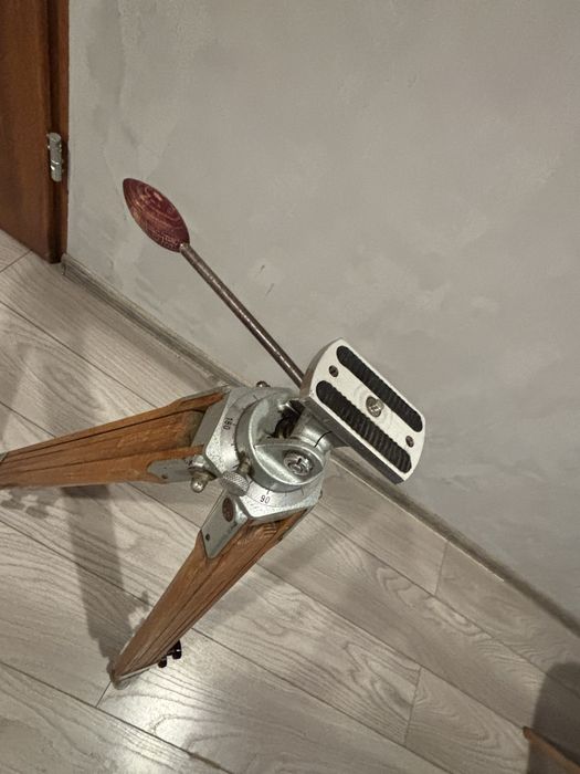 Statyw  - zabytkowy, drewniany i regulowany