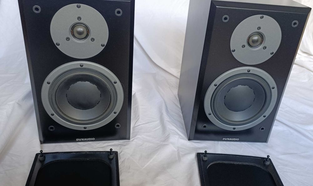 Dynaudio Emit M20 Satin Black - Par de colunas Hi-Fi, em excelente estado de conservação