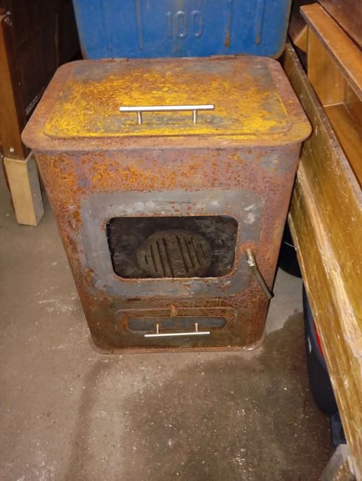 Vendo esta salamandra muita bonita bom estado