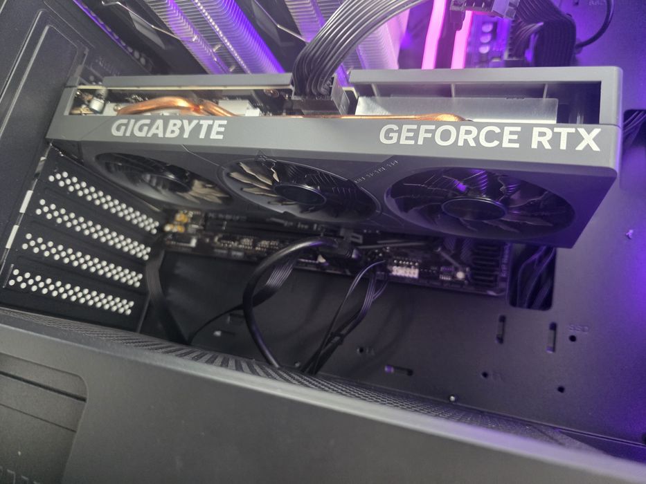 RTX 4060 Gigabyte 8GB – Impecável (Aceito Troca por RX 6800 XT)