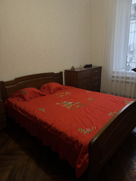 Двоспальне шовкове покривало з ручною вишивкою, комплект.