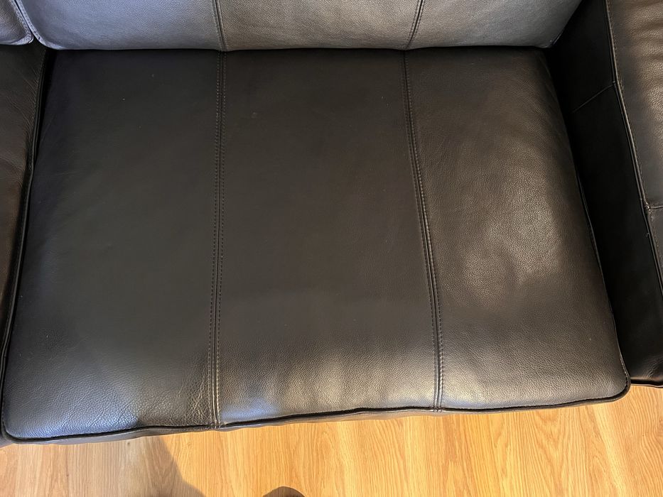 Sofá em couro preto Ikea - Kivik - 3 lugares