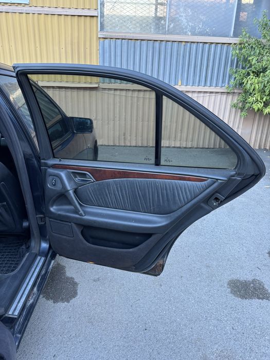 Мерседес E250 w210