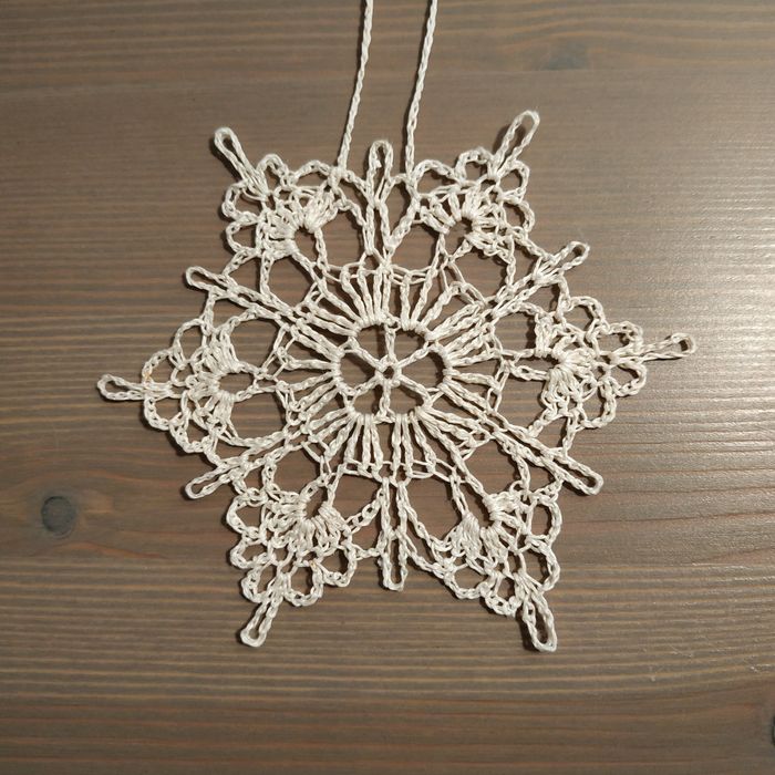 Декор в'язані сніжинки