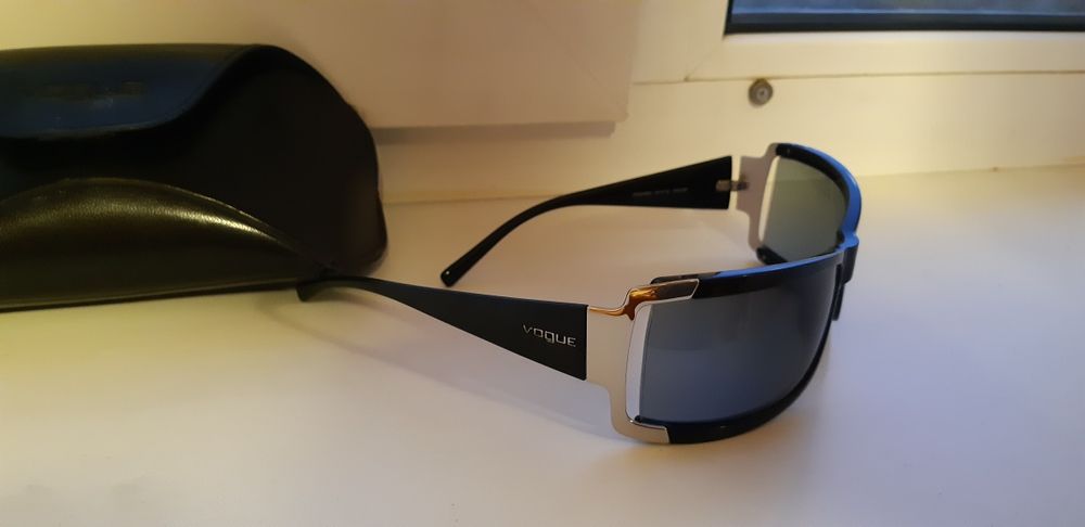 солнцезащитные очки итальянской марки Vogue