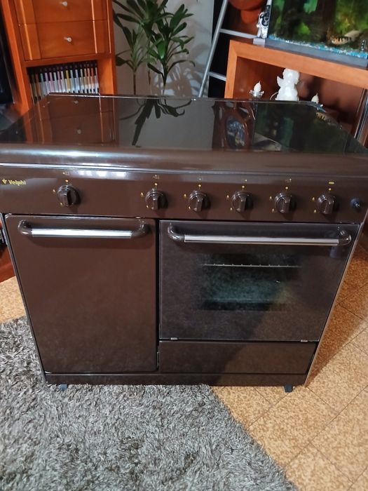 Vendo fogão porta botija, com 5 bocas e forno a gás.  Como novo.