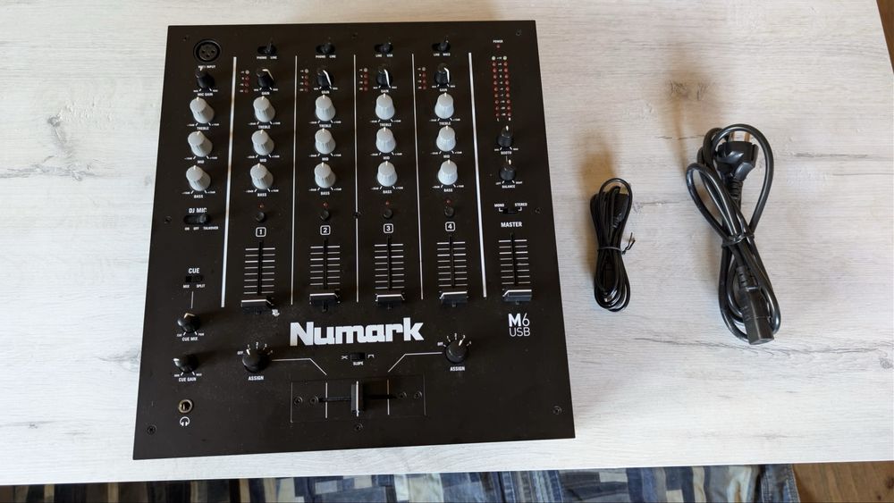 Mesa de Mistura Numark M6 4 canais