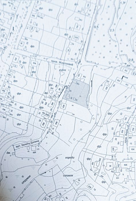 Продаж будинку з гаражем із земельною ділянкою поруч центру міста
