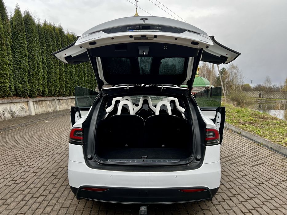 Tesla model X 90