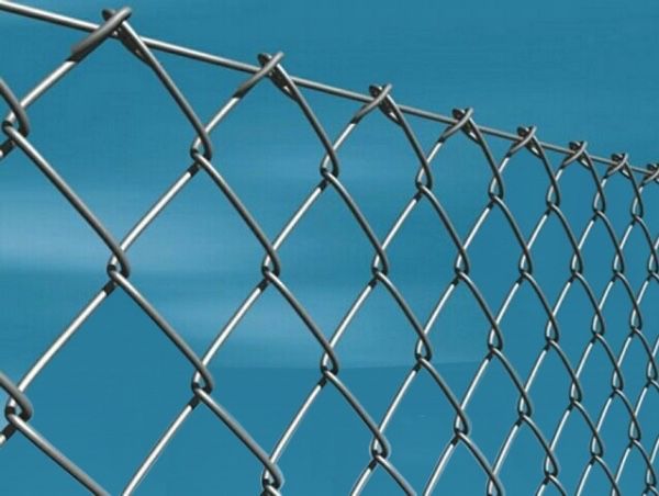 Сетка рабица оцинкованная и с полимерным покрытием для забора Монтаж