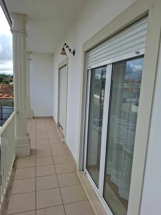 Arrenda-se  grande T2 com garagem