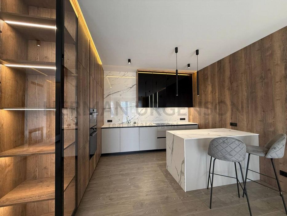 Продаж дуплексу 175 м.кв / 3.5 сотки / Ужгород, р-н Садовий