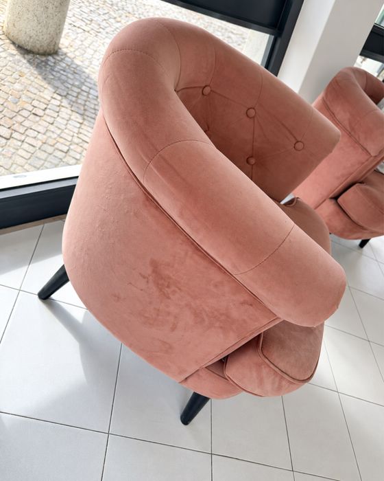 2 poltronas rosa   2 poltronas bege  .