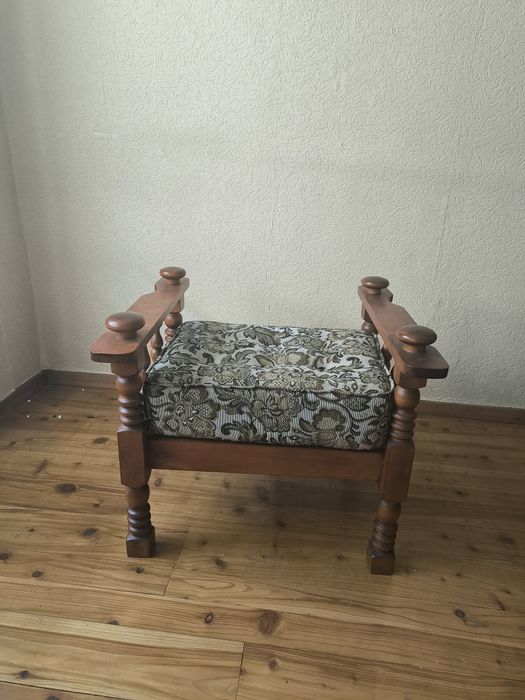 Sprzedam wygodna kanape z podnóżkiem. Stan bardzo dobry