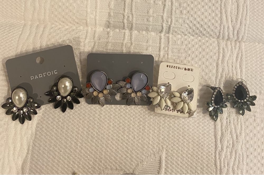 Brincos variados