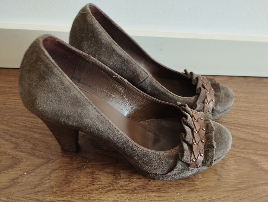 Sapatos salto medio prof 36