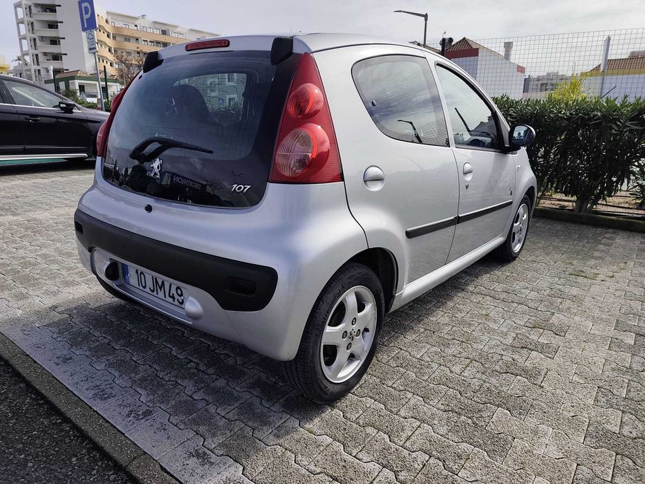Peugeot 107  Black & Silver 2010 Nacional  87 mil km revisões origem