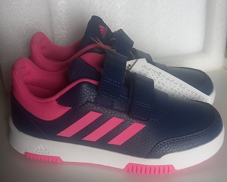 Sapatilhas Adidas Tamanho 33 Novas com etiqueta