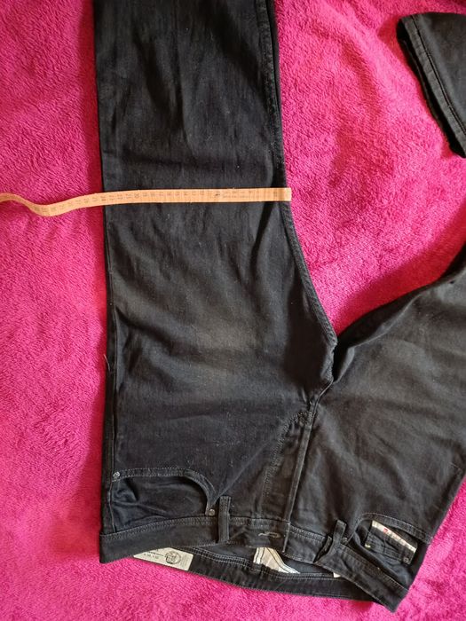 Джинси бренду дизель...