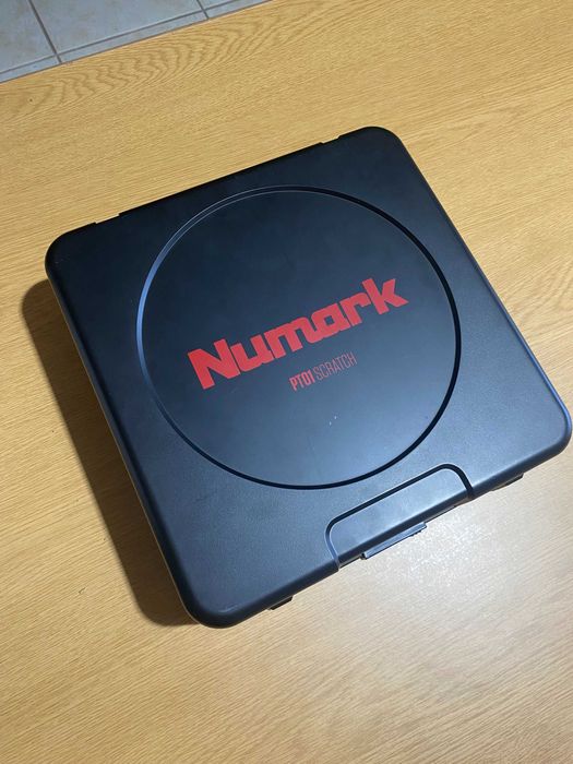 Numark PT01 Scratch — Gira-discos portátil com USB