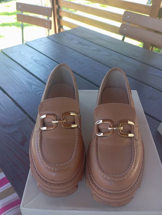 Loafersy z klamrą rozm. 40