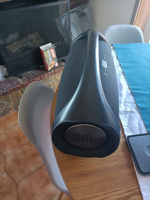 JBL Boombox  JBL
