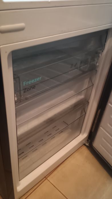 Lodówka formy Sharp