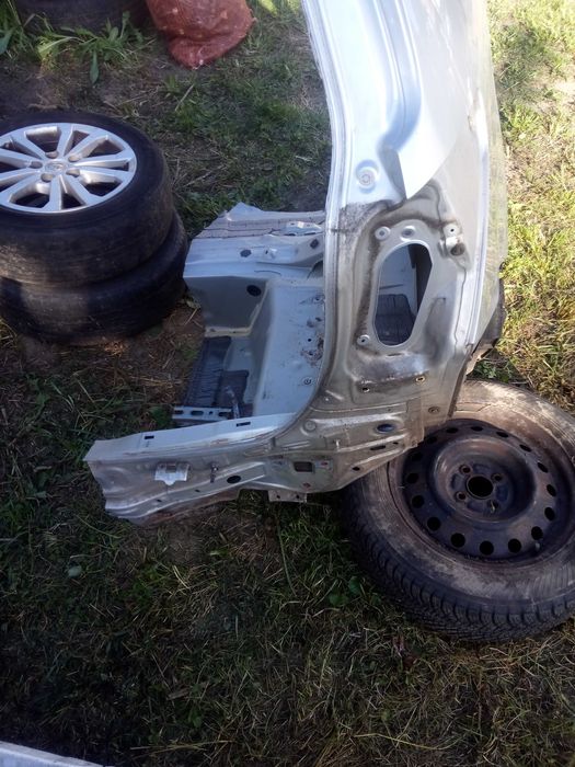 TOYOTA VERSO 09-18 BŁOTNIK ćwiartka prawy tył