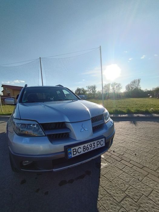 Mitsubishi Outlander 1