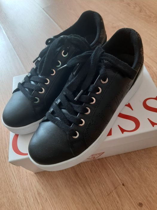 Sneakersy firmy Guess 38