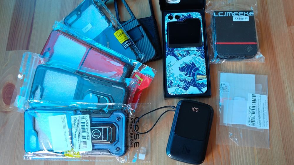 Samsung Z Flip 5 8gb/256gb Pink Gold com skin autocolante + Extras