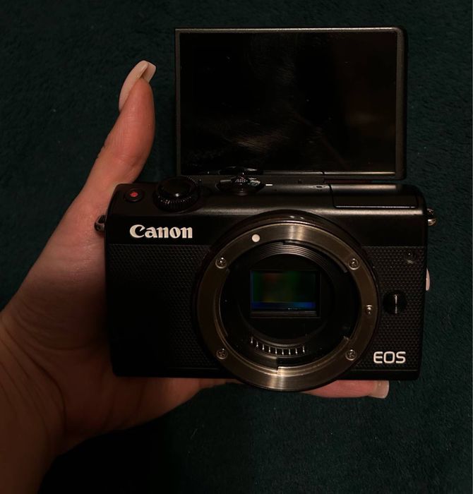 Продам canon eos m 100( аналог canon g7x)