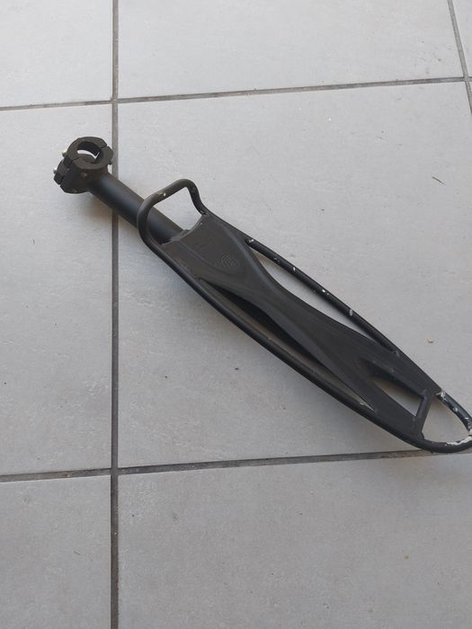 Suporte de bagagem para espigão.