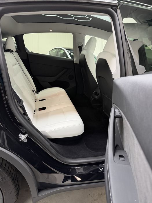 Tesla Model Y — fotografia 7